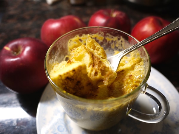 5分で完成!マグカップで作るアップルシナモンケーキ 5分で完成!マグカップで作るアップルシナモンケーキ