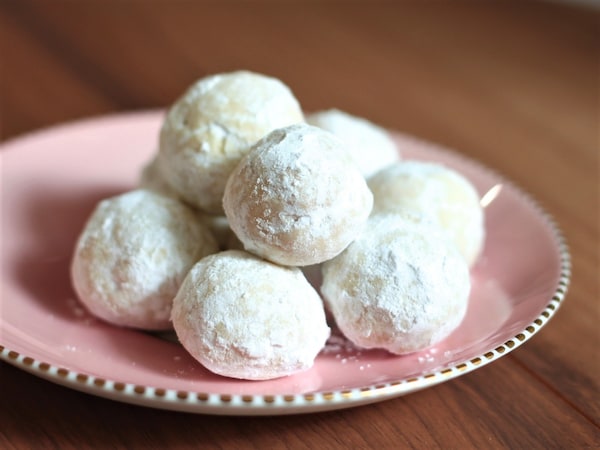 ほろほろ食感が楽しい！ 白くてかわいいスノーボール