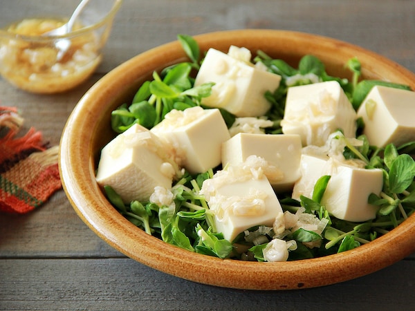 万能ネギ塩だれにやみつき! 豆腐と豆苗のサラダ  万能ネギ塩だれにやみつき! 豆腐と豆苗のサラダ