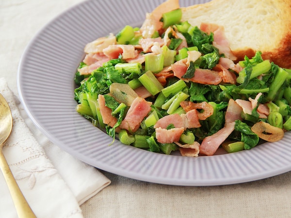 大根葉のにんにくベーコン炒め 