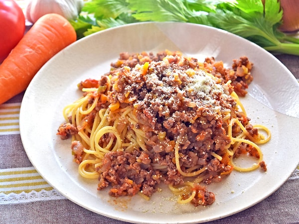 生トマトで作る野菜たっぷりボロネーゼ