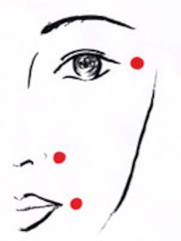 小じわレベルなら、やさしくマッサージ＆ツボ刺激で肌の元気を取り戻す