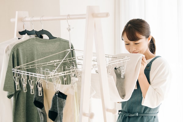 部屋干し臭がするのはなぜ？ 解消するための3つの条件とオススメアイテム