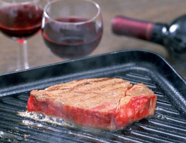 肉料理と赤ワイン