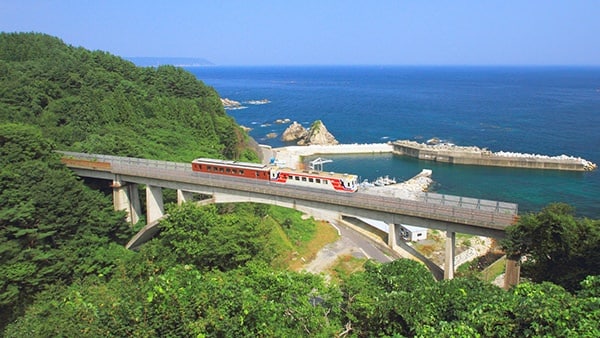 6.산리쿠 열차 (이와테)