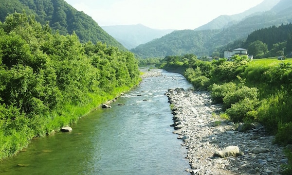 3. A Running Road that Seems to Flow (Ajigasawa, Aomori)