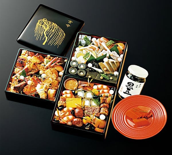 4. Osechi สามชั้นจากร้านอาหารญี่ปุ่น Aoyagi—324,000 เยน