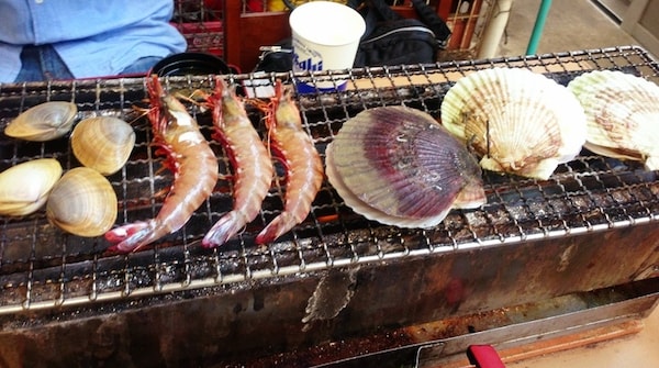 4. Seafood BBQ—on the street!