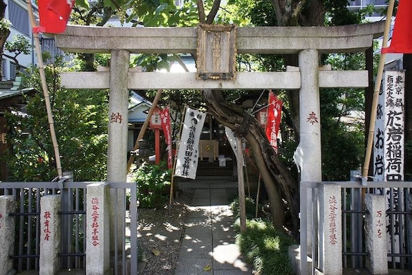 4. Oiwa Inari Tamiya Shrine (Tokyo)