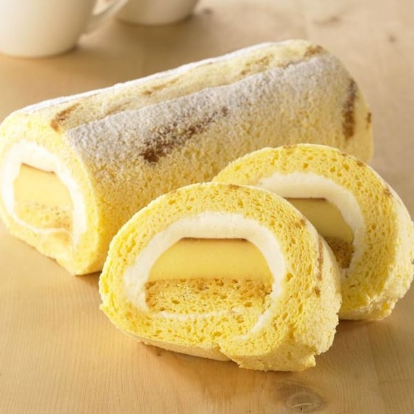 1. Custard Pudding Roll จากร้าน Pastel (1,620 เยน)