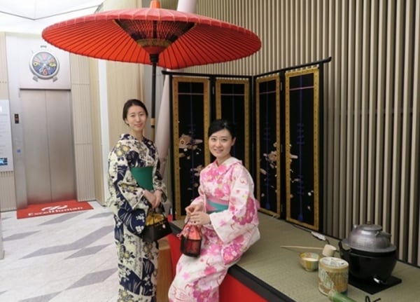 3. Learn to Wear a Light Kimono in Ginza