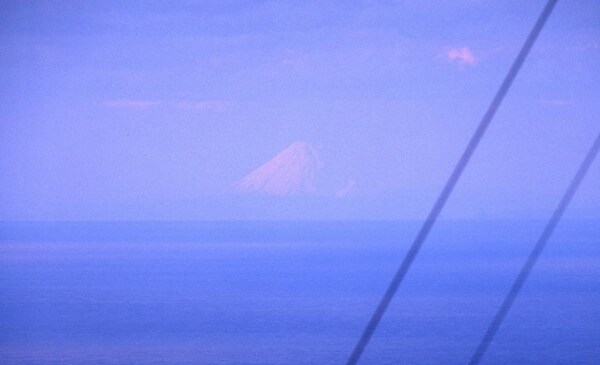 从远处拍到的富士山