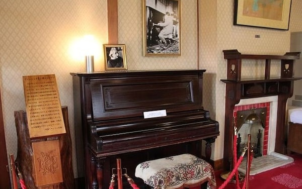 Piano Played by Albert Einstein
