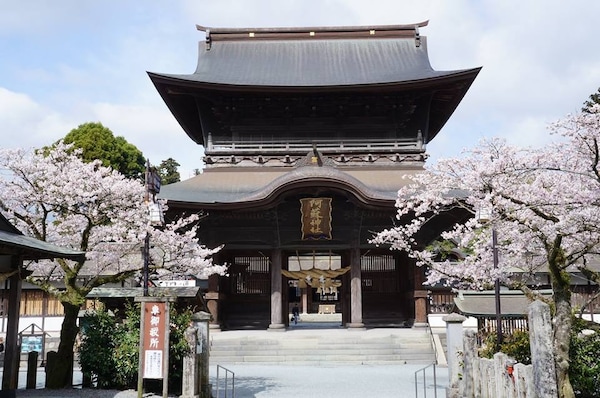 5. Aso Shrine (Kumamoto)