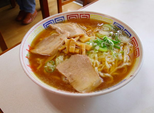 1. คิตะคาตะราเม็ง (喜多方ラーメン)