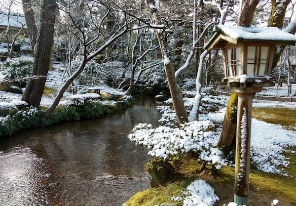 4. Enjoy Nature: Kenrokuen Garden