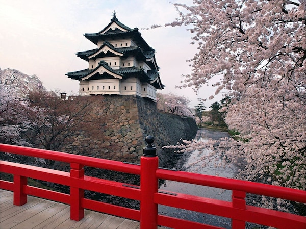 6. Hirosaki Castle (Aomori)