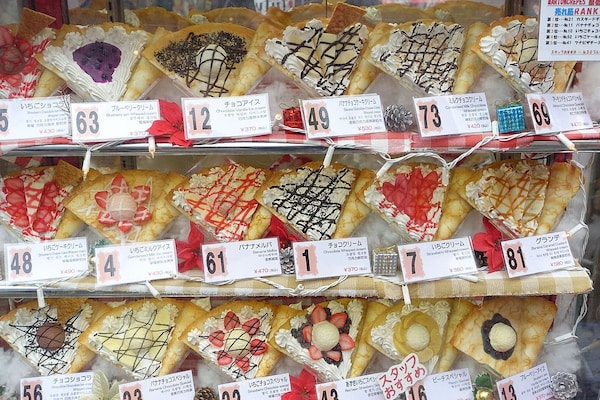 5. Famous street foods: sweet treats vs. savoury delights