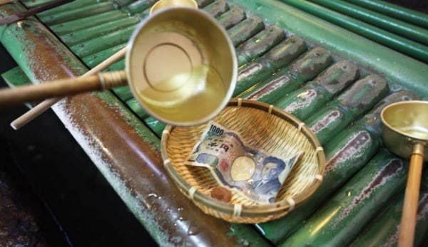 3. Zeniarai Benten Shrine : แวะล้างเงินเพิ่มโชค