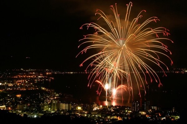 1. Lake Suwa  Fireworks Festival / 40,000 ดอก