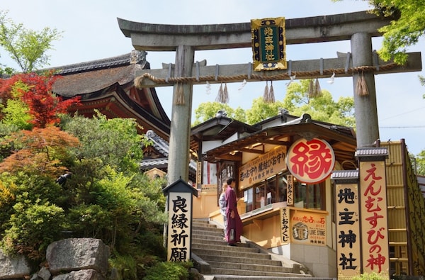 京都必訪祈求戀愛的能量聖地｜地主神社