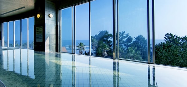 ■可以一邊欣賞海景一邊享受溫泉的「ANA Holiday Inn Resort Miyazaki」