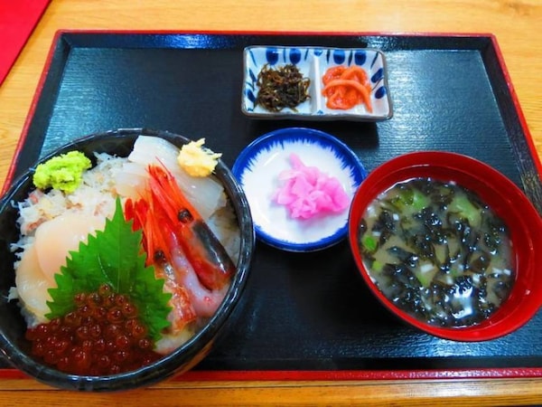 9. 5 coloured seafood donburi from Kaisen Ajidokoro Suzuya Shokudo