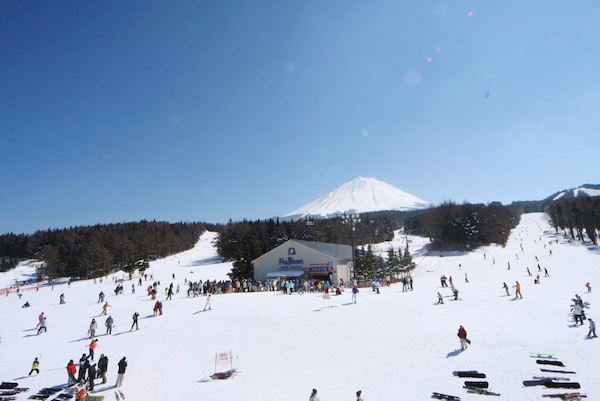 山梨县：富士天滑雪场