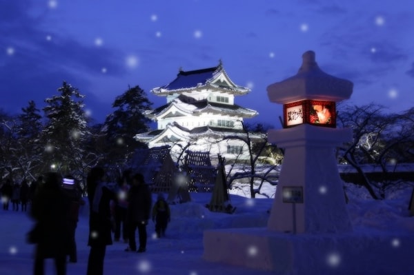 1. 弘前城堡雪灯节（青森县）— 每年2月初