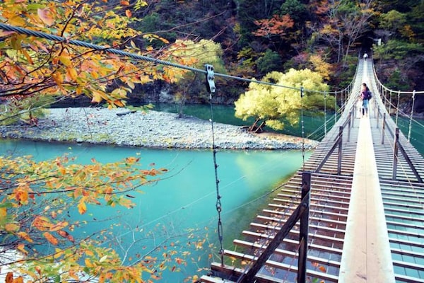 6. Walk above a lake at Yumo no Tsuribashi Suspension Bridge