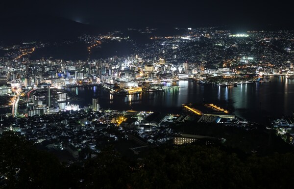 黑畫布上的珍珠  長崎夜景