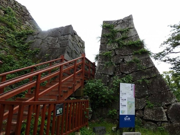 6. One of the few historical artifacts in Hakata – Fukuoka Castle Remains