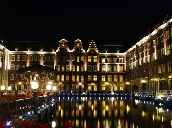 The Official Hotel of Huis Ten Bosch (from US$108)