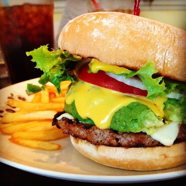 ■原宿異國美食推薦9：來自夏威夷漢堡大賞的第一名漢堡｜テディーズ ビガー バーガー (Teddy's Bigger Burgers)