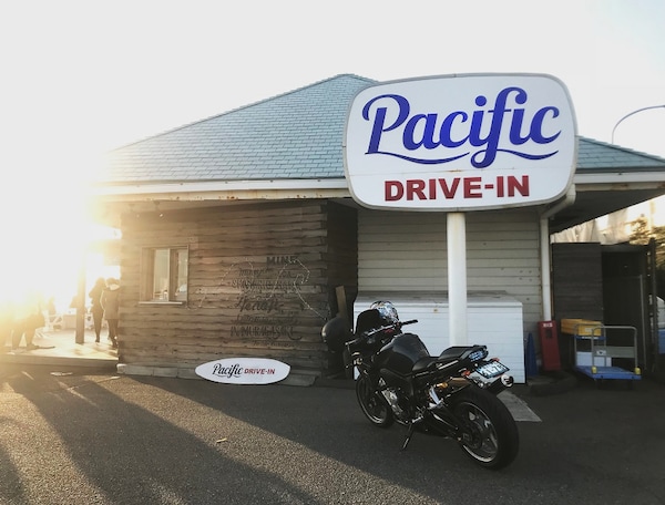Pacific DRIVE-IN ร้านอาหารริมทะเลคามาคุระ