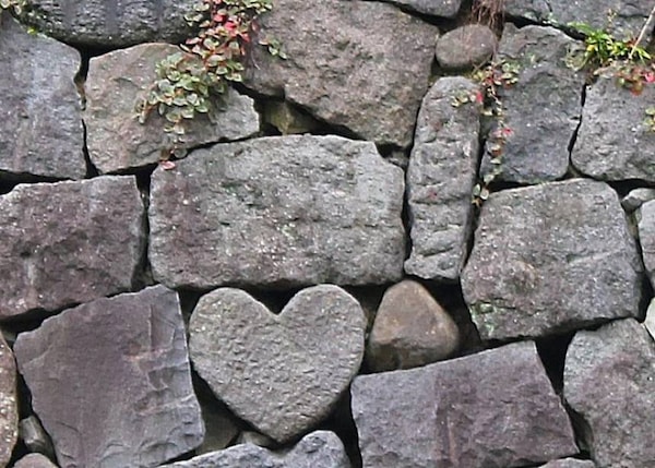 8. Find the heart-stones in Megane Bridge!