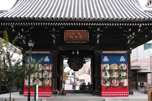 10. ศาลเจ้าคุชิดะ (Kushida Shrine)