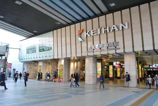 8. Keihan Mall Kyobashi ห้างใหญ่ที่เป็นส่วนหนึ่งของสถานีรถไฟในโอซาก้า