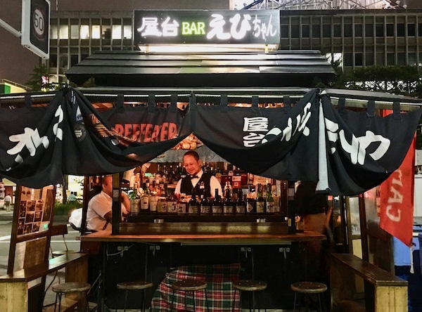 「博多屋台バーえびちゃん」福岡唯一屋台酒吧，調出人生百味