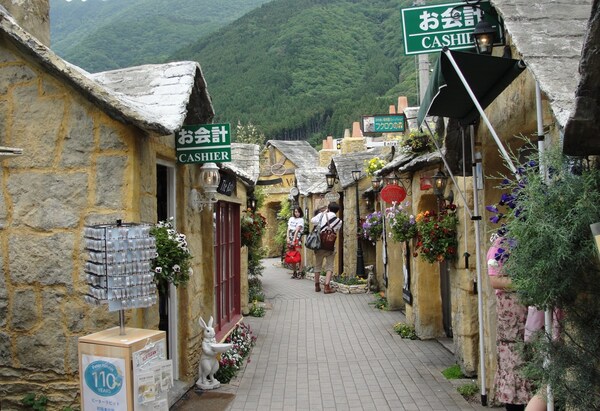 3. หมู่บ้านดอกไม้ยูฟุอิน (Yufuin Floral Village)
