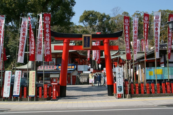 7. ศาลเจ้าข้างปราสาท คุมาโมโตะอินาริ (Kumamoto Inari Shrine)