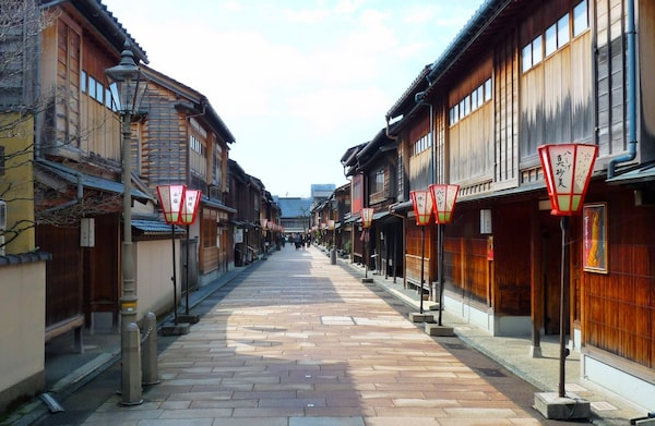 4. ย่านฮิกาชิชายะ เมืองคานาซาว่า (Higashi Chaya, Kanazawa)