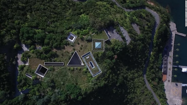 지추 미술관으로 불리는 나오시마에서 가장 유명한 지중 미술관