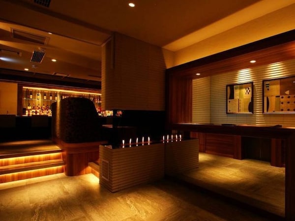 3.)  Set the Bar - Hotel Bar GRANTiOS