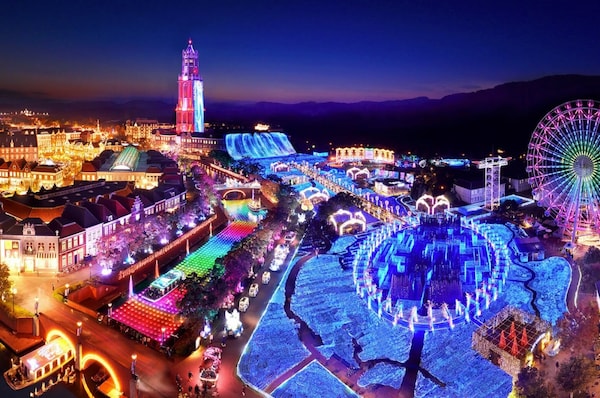 6. งานประดับไฟ Kingdom of Lights ที่เฮาส์เทนบอช, นางาซากิ  (Huis Ten Bosch, Nagasaki)