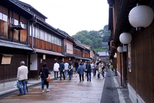 6. ย่านโรงน้ำชาฮิกาชิชายะ คานาซาวา, จังหวัดอิชิคาวะ (Higashi Chaya Kanazawa, Ishikawa)