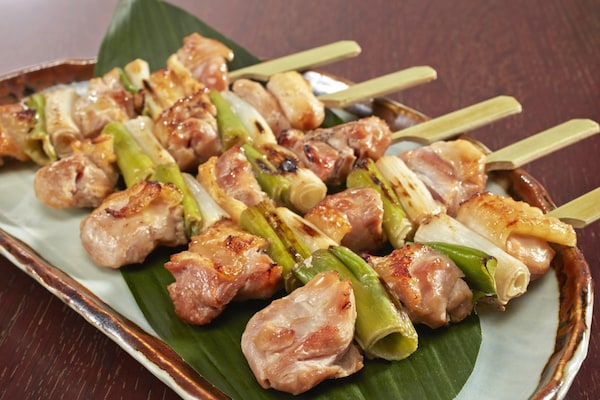 9. ยากิโทริ (Yakitori)