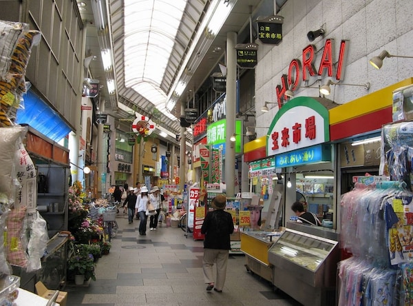 4. ถนนช้อปปิ้งเทนจินบาชิซุจิ (Tenjinbashi-suji Shopping Street)