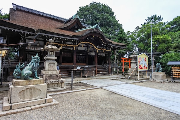 6. ศาลเจ้าเทนมังกุ (Osaka Tenmangu Shrine)