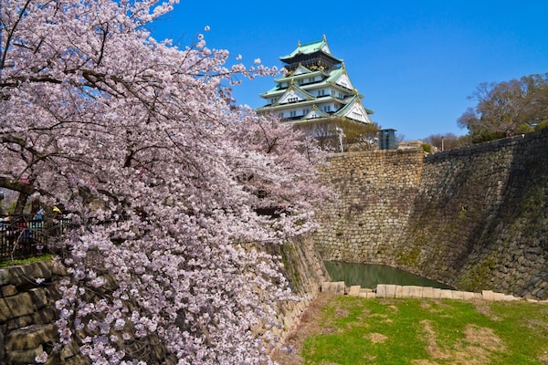 1. ปราสาทโอซาก้า (Osaka Castle)